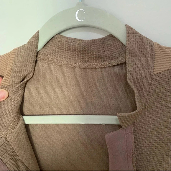 NWOT Oversized Distressed Taupe Shacket Size Small - Picture 4 of 6